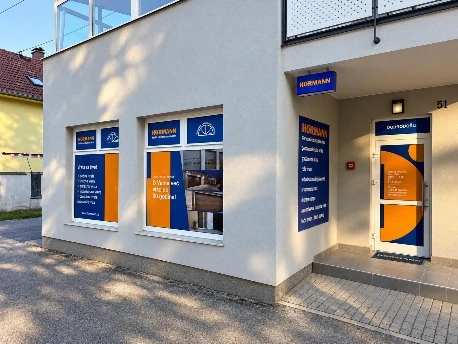 Ulaz u izložbeno-prodajni salon Posavac, Matije Gupca 51, Bjelovar