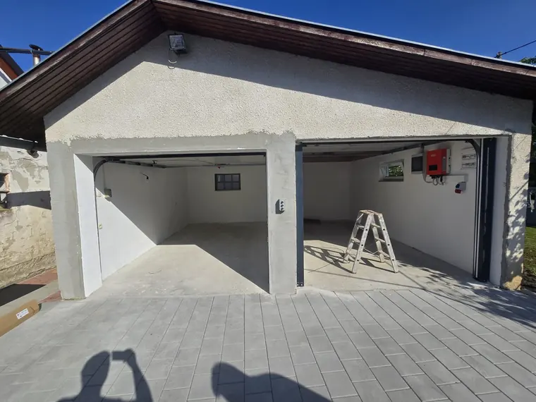 Dvoja garažna vrata u Koprivničkim Bregima — Koprivnički Bregi